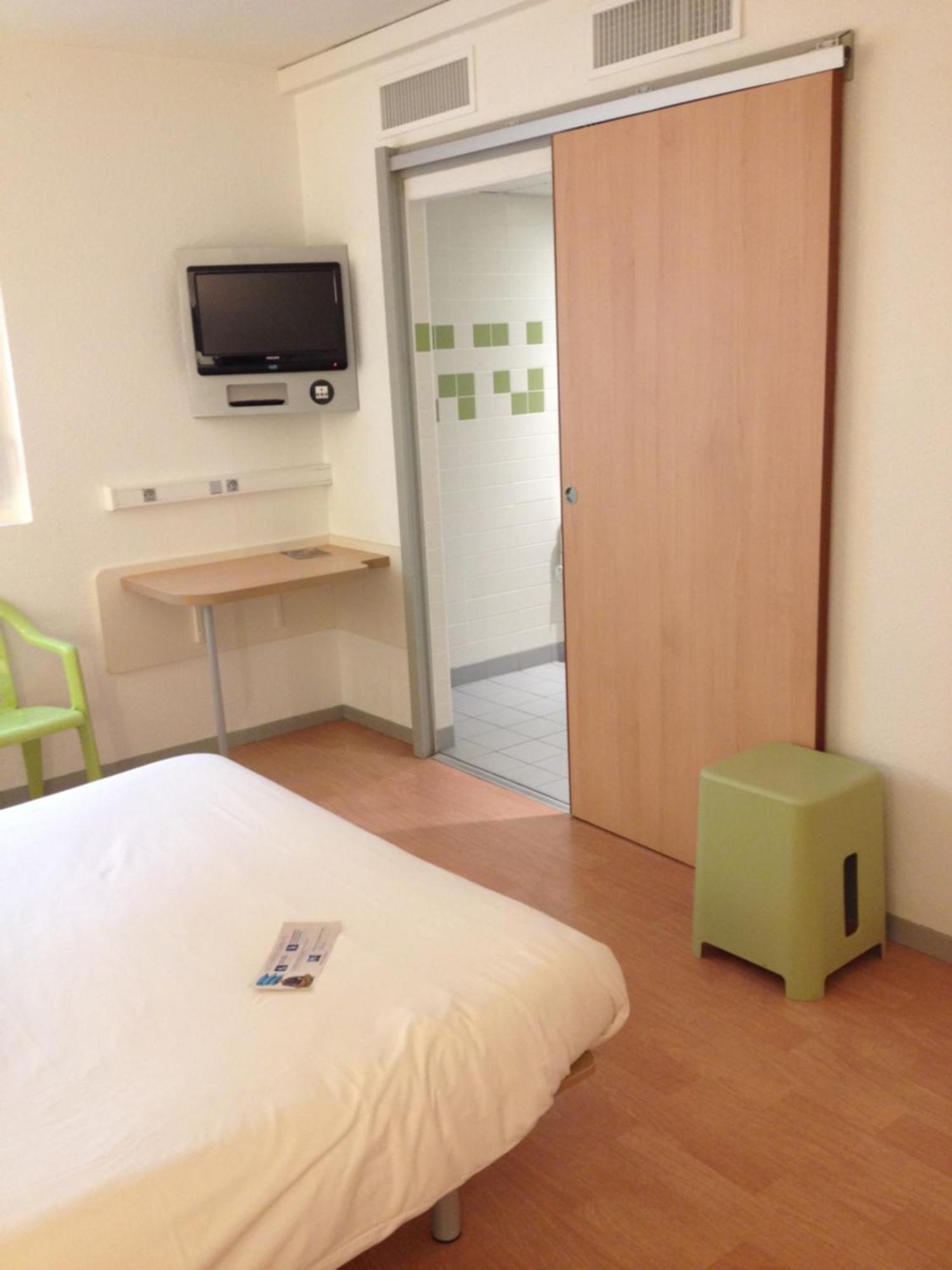 Ibis Budget Saint-Quentin Centre Gare エクステリア 写真